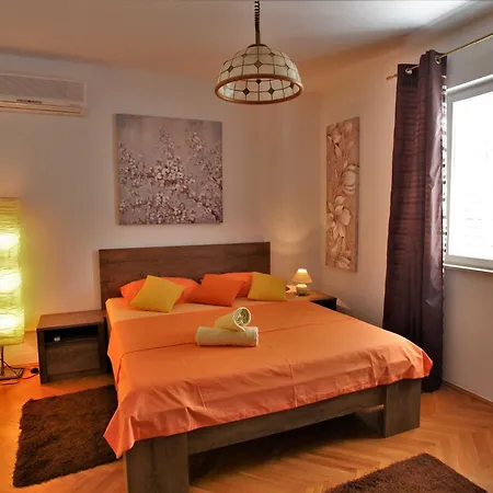 Garden M&m - One Bedroom Apartment