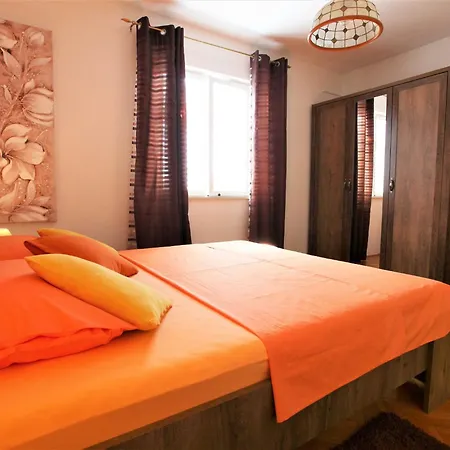 Garden M&m - One Bedroom *