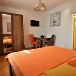 Garden M&m - One Bedroom