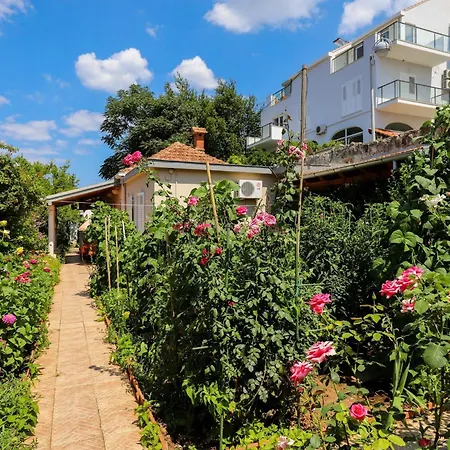 Garden M&m - One Bedroom Appartement *
